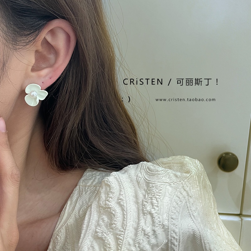 Khuyên tai hình bông hoa nhỏ gắn ngọc trai thời trang Hàn Quốc cho nữ