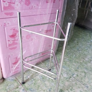 Chân bình nước tam giác