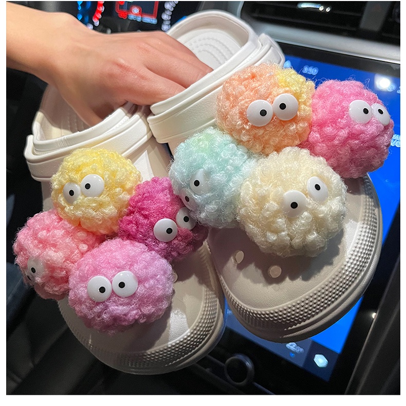 Đồ Trang Trí Giày crocs Đính Quả Cầu Lông Xù Đáng Yêu Dành Cho Nữ DIY