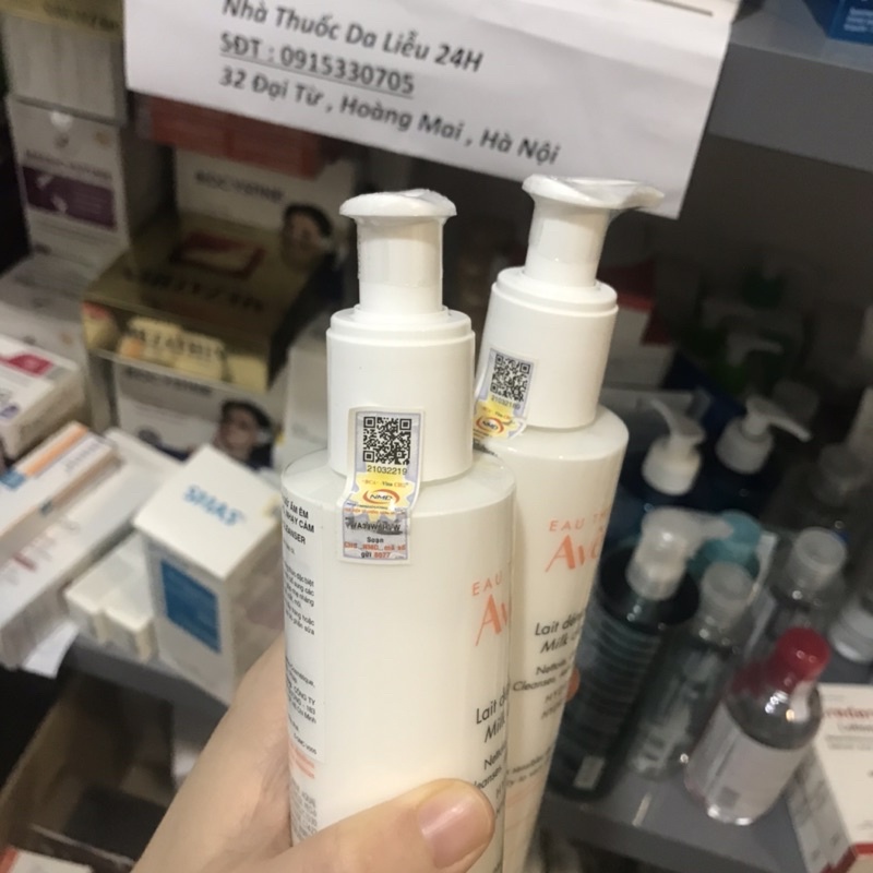 Sữa rửa mặt cho da khô nhạy cảm Avene Gentle Milk Cleanser 200ml