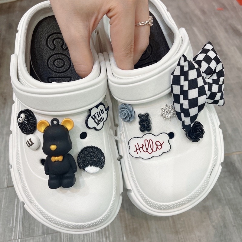 Set sticker, Jibbitz, charm gắn sục, gắn dép cross Bearbrick kaws