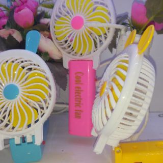 Quạt mini cầm tay chạy pin