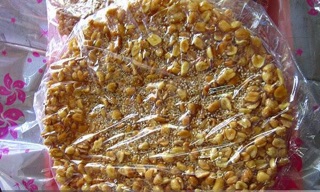 Kẹo dừa mè, đậu phộng mè (đặc sản Phú Yên)