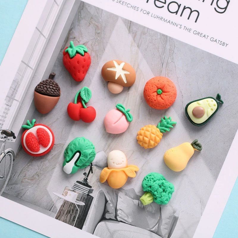 {Fruits - Vegetables - 1 cái} STICKER PHỤ KIỆN DIY 3D DÁN ỐP ĐIỆN THỌAI BÌNH NƯỚC KẸP TÓC