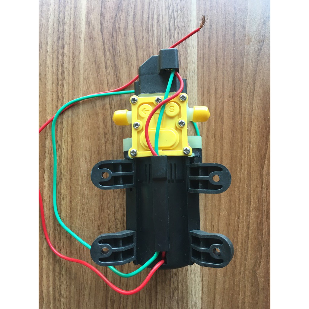 Máy bơm 12v. Bơm đơn sinleader 12v 60w tự động ngắt khi khóa van đầu ra..phun thuốc, rửa xe, tưới lan.... bơm chưa nguồn