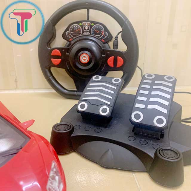 Đồ chơi xe điều khiển từ xa, điều khiển bằng vô lăng xoay trái phải và bàn đạp tiến lùi