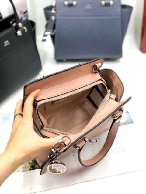 Túi LYN DÁNG CÔNG SỞ DƯ XỊN AUTHENTIC