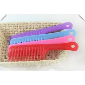 Lượt nhựa chải tóc uốn