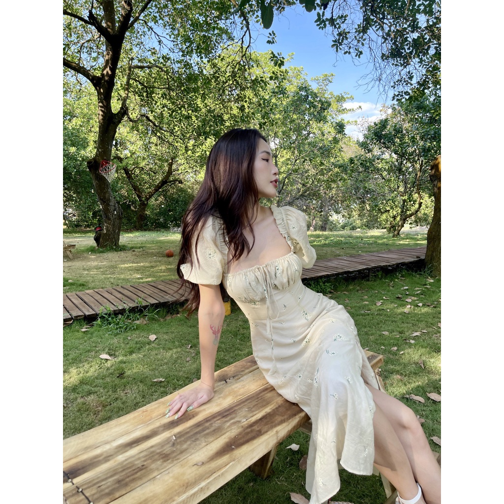 Đầm midi hoa tay phồng xẻ tà