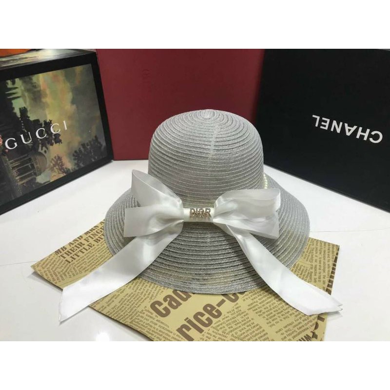 Mũ cói đi biên chuông đai chữ sang chảnh