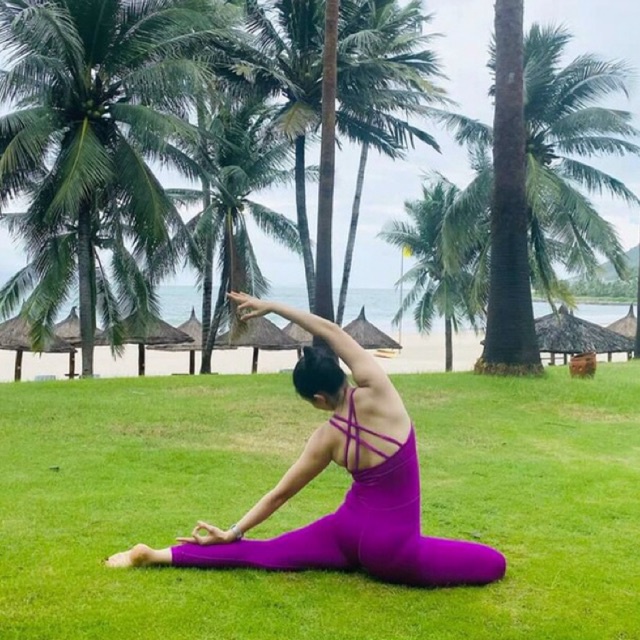 Bộ tập Yoga liền thân có sẵn mút lót