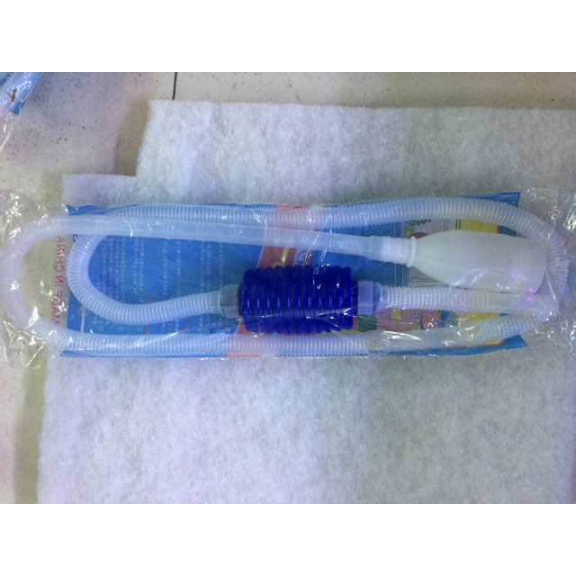 Bơm tay để hút đáy thay nước hồ cá