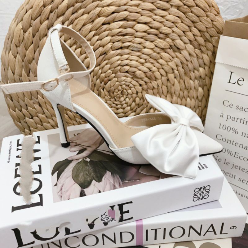 Giày cao gót lụa nơ to dáng khoét eo trắng