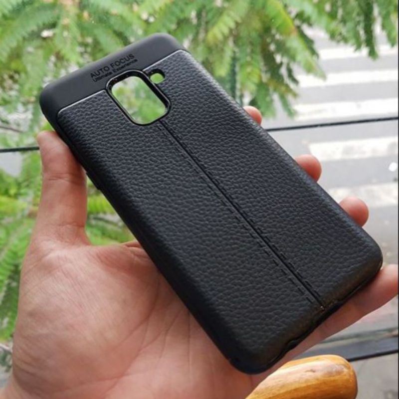 Ốp lưng dẻo giả da Auto Focus Samsung A8 2018/A8 Plus 2018