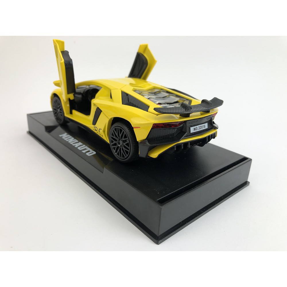 Xe mô hình tĩnh Lamborghini Aventador LP750 tỉ lệ 1:32 có đế trưng bày