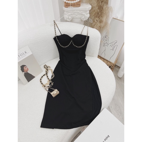 ĐẦM ĐEN 2S XÍCH CÚP NGỰC