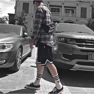 Quần Short Line V Unisex