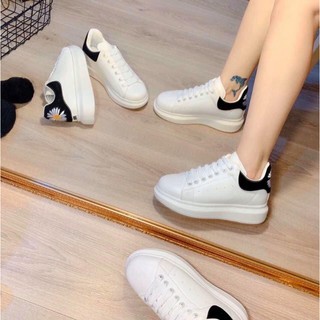 MC QUEEN HOA CÚC +tặng 1 đôi vớ