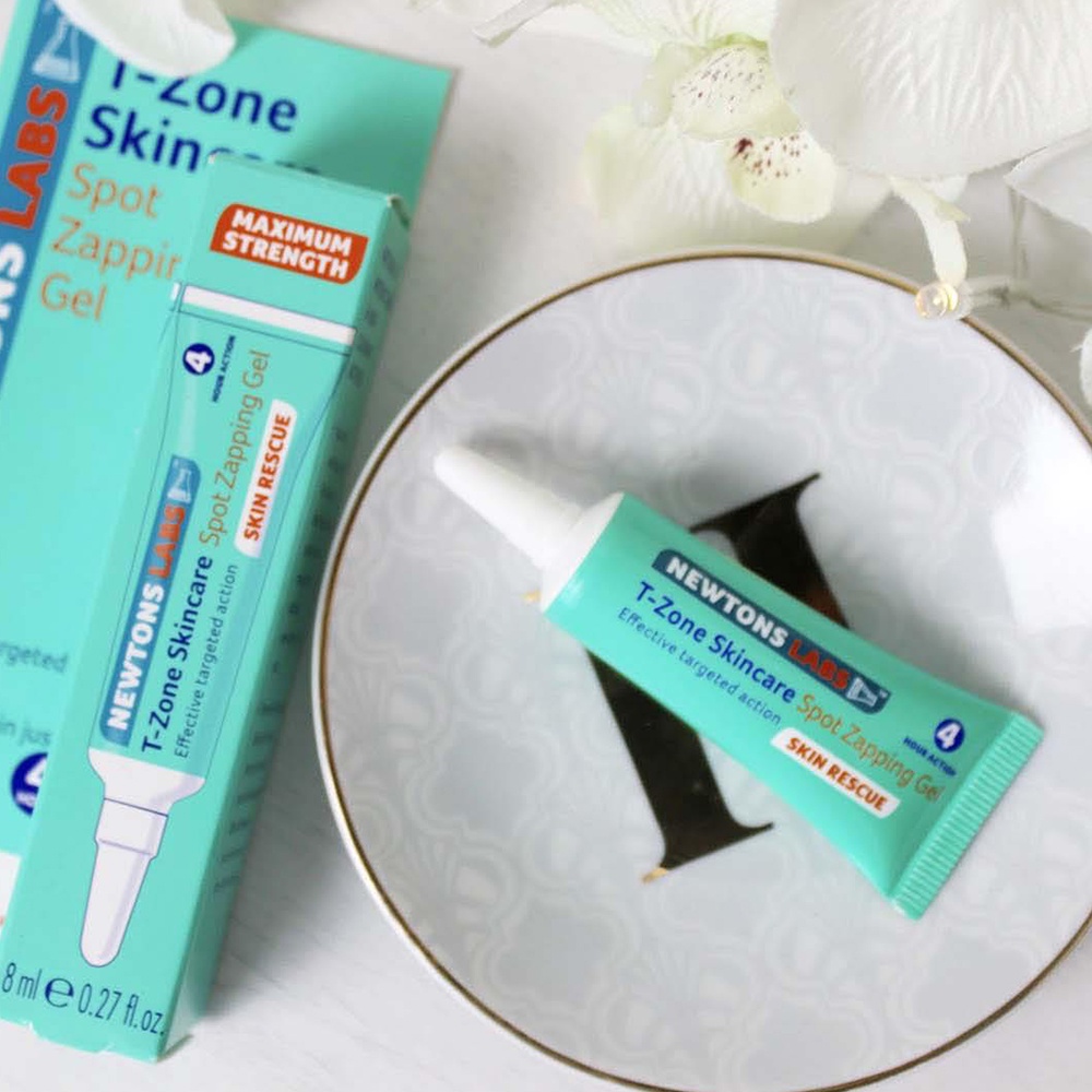 Gel T-Zone tràm trà dưỡng ẩm ngăn ngừa mụn cấp tốc và làm tươi sáng da 8ml Anh