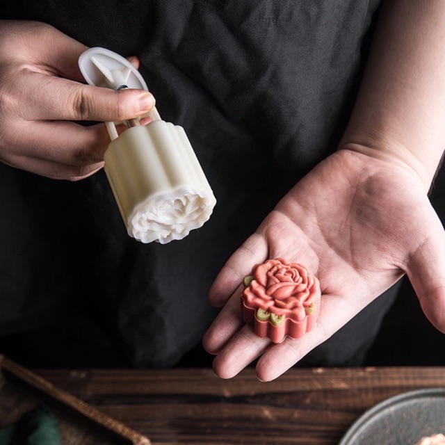 Khuôn trung thu 50g hoa hồng