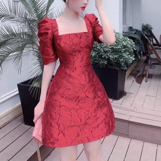 Đầm gấm đỏ tay phồng