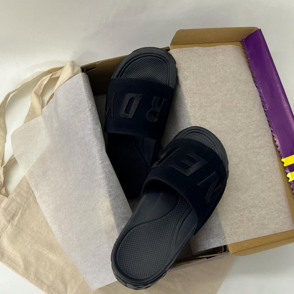 Dép quai ngang Nerdy chữ thêu Full màu - Dép Nerrdy quai ngang chữ thêu đế Letf Right- Saigonese