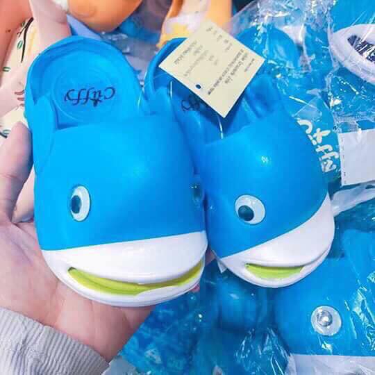 Dép cá mập cho bé