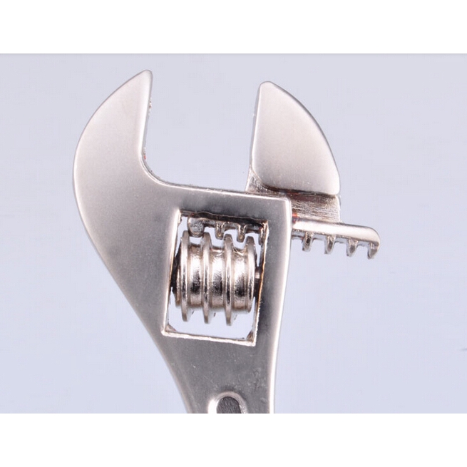 Cờ lê mini bằng kim loại màu bạc có thể điều chỉnh tiện lợi