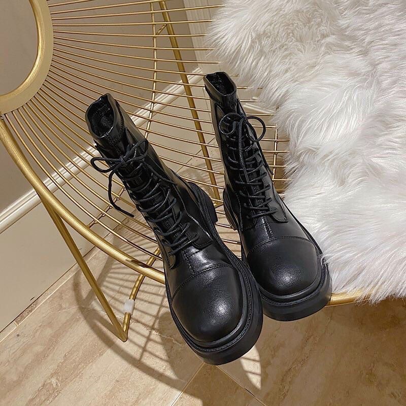 Boot cổ cao nữ Đan dây khoá sau hót hít da lì .