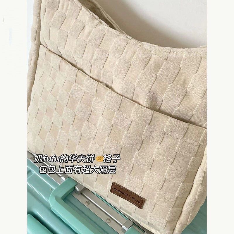 Túi xách đeo chéo form to đan kiểu caro dáng chữ nhật phong cách Hàn Quốc Thanh lịch Famos FT21