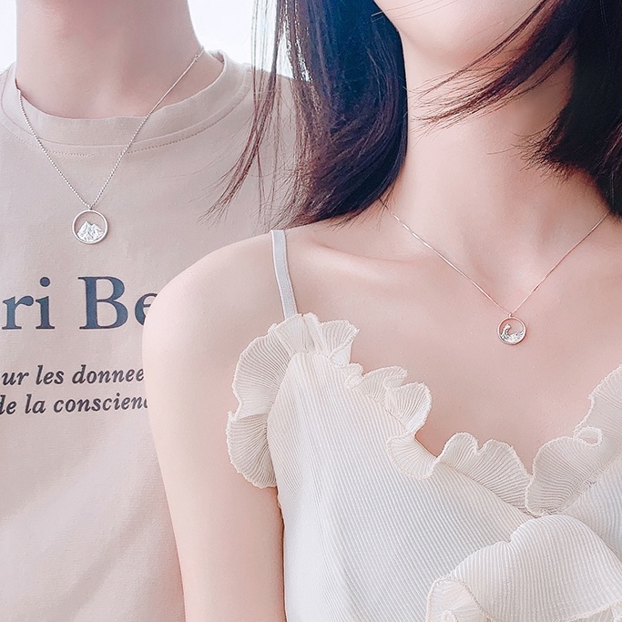 Fashionable Mountain Engraved Round Face Necklace For Couples