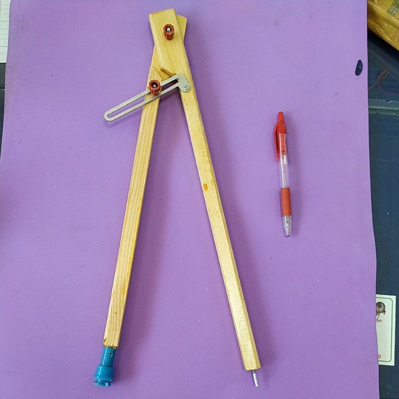 Compa gỗ giáo viên