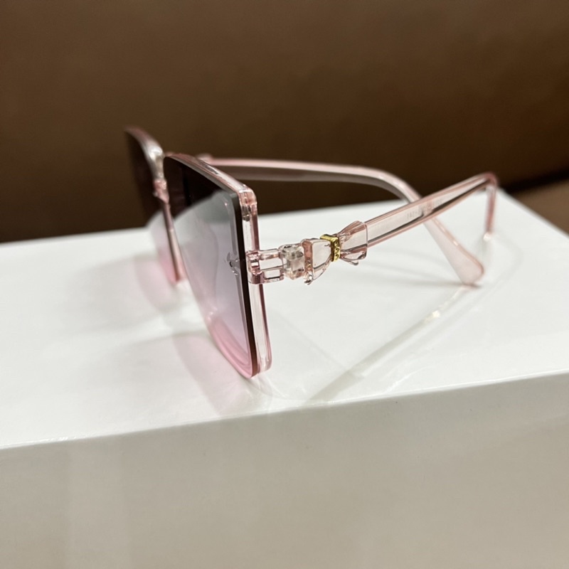 Kính mát nữ thời trang đi biển đi nắng chống tia UV mắt kính to sang chảnh, Lemi accessories