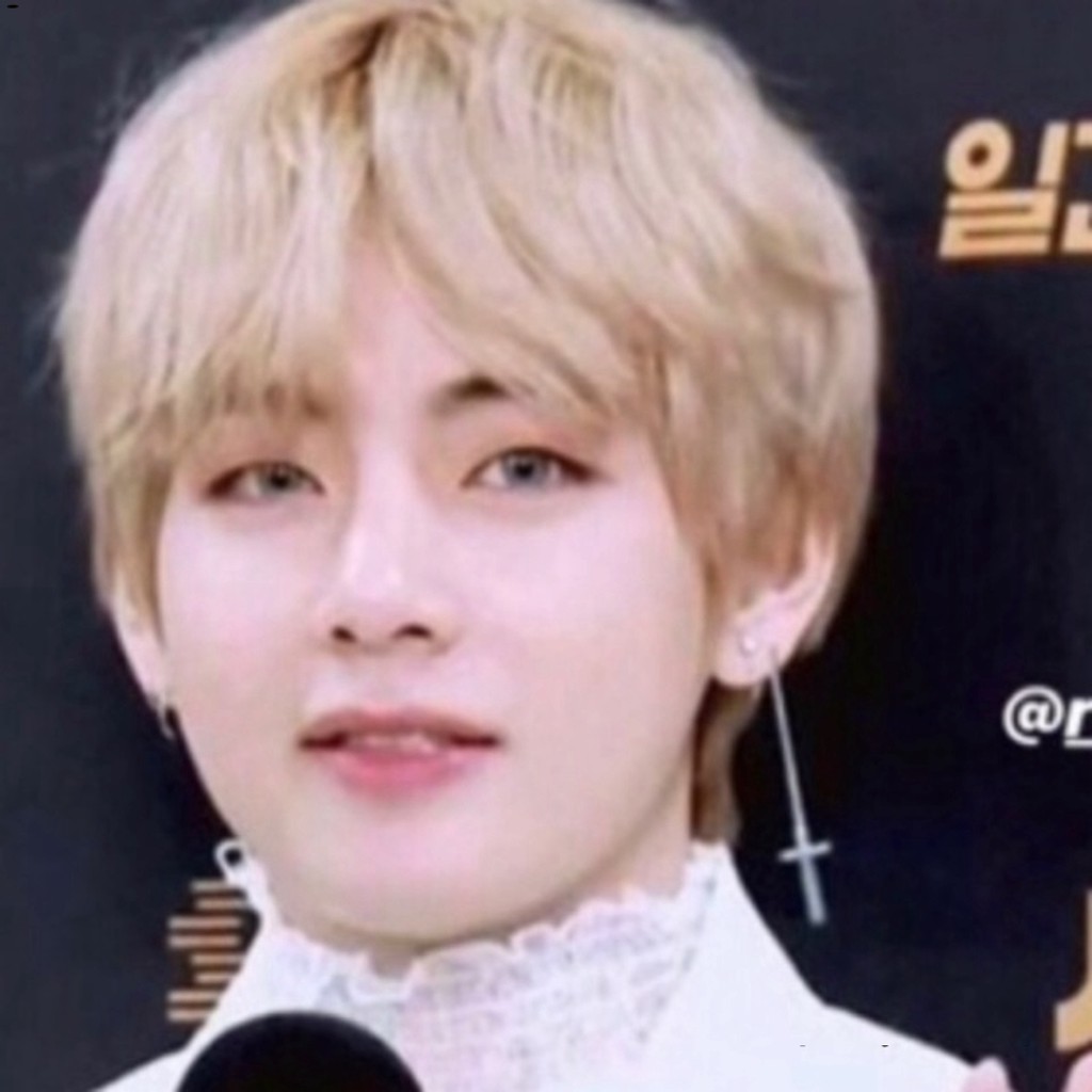 ROSY - KHUYÊN TAI THÁNH GIÁ XÍCH DÀI V BTS (ẢNH THẬT Ở CUỐI!!!!)