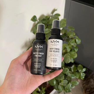 Xịt khóa nền giữ lớp trang điểm NYX Dewy/ Matte Finish Setting Spray 60ml
