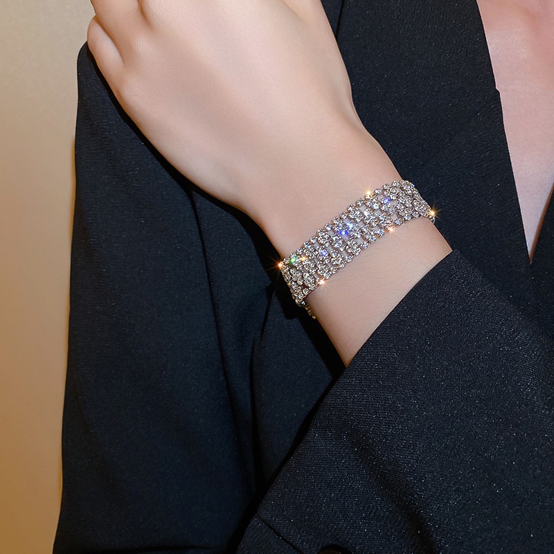 Vòng Tay Bản Rộng Đính Đá Lấp Lánh Thời Trang Cho Nữ