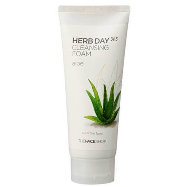 Sữa Rửa Mặt Cung Cấp Ẩm HERB DAY 365 CLEANSING FOAM