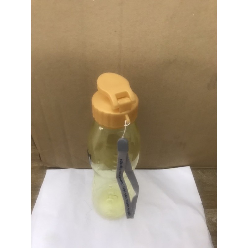 Bình nước khuyến mại của Nutibost dung tích 700ml kèm dây | BigBuy360 - bigbuy360.vn