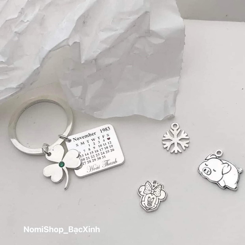 Móc treo chìa khoá chuẩn bằng bạc ta, khắc tên khắc lịch ngày sinh theo yêu cầu Mainomi Shop Bạc Xinh