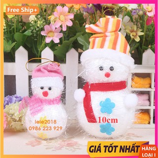 Người tuyết xinh xắn trang trí cây thông Noel và sự kiện giáng sinh