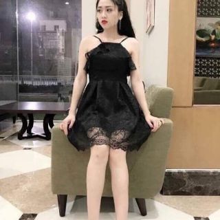 Đầm xòe cổ yếm ren bèo