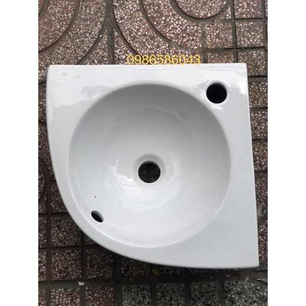 Chậu Rửa Lavabo CAESAR L2014 Góc Treo Tường