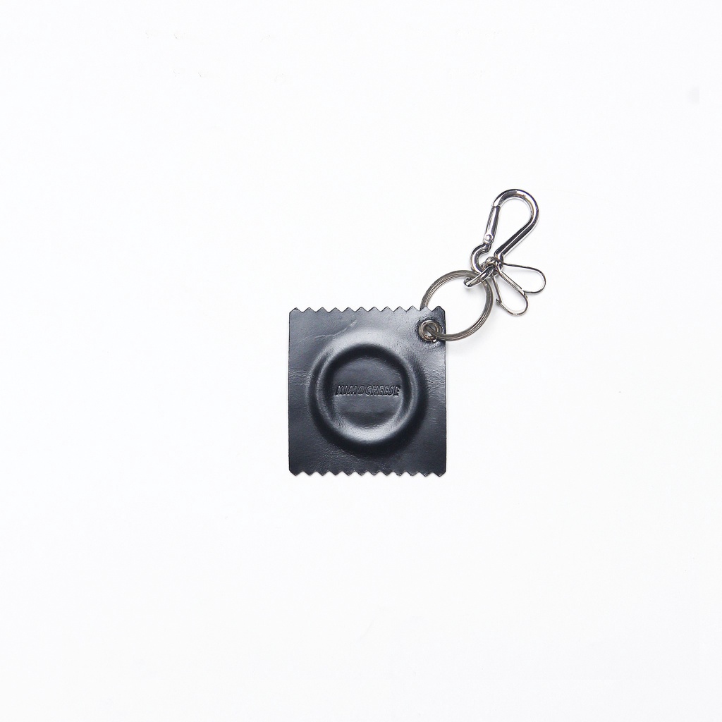 Móc khóa KIMOCHEESE &quot; BIGGER THAN YOURS &quot;