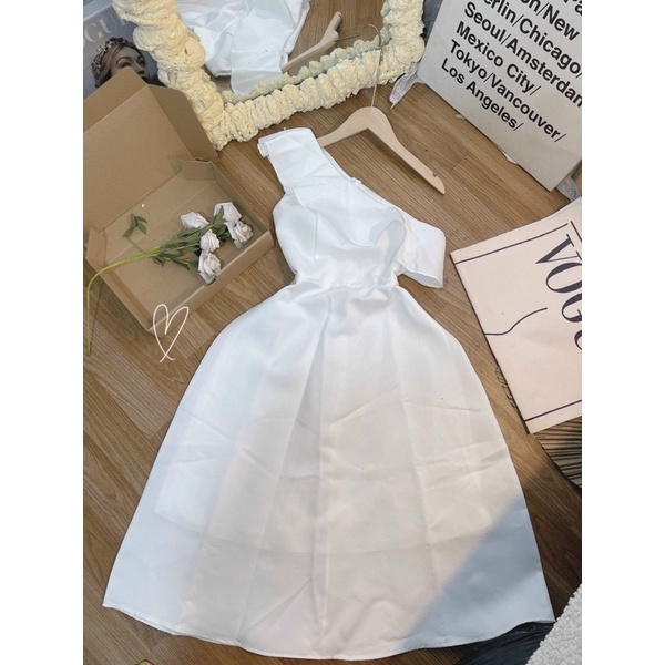 ĐẦM MIDI TRẮNG LỆCH VAI BÈO