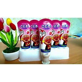 Kem đánh răng nuốt được Lion Nhật
