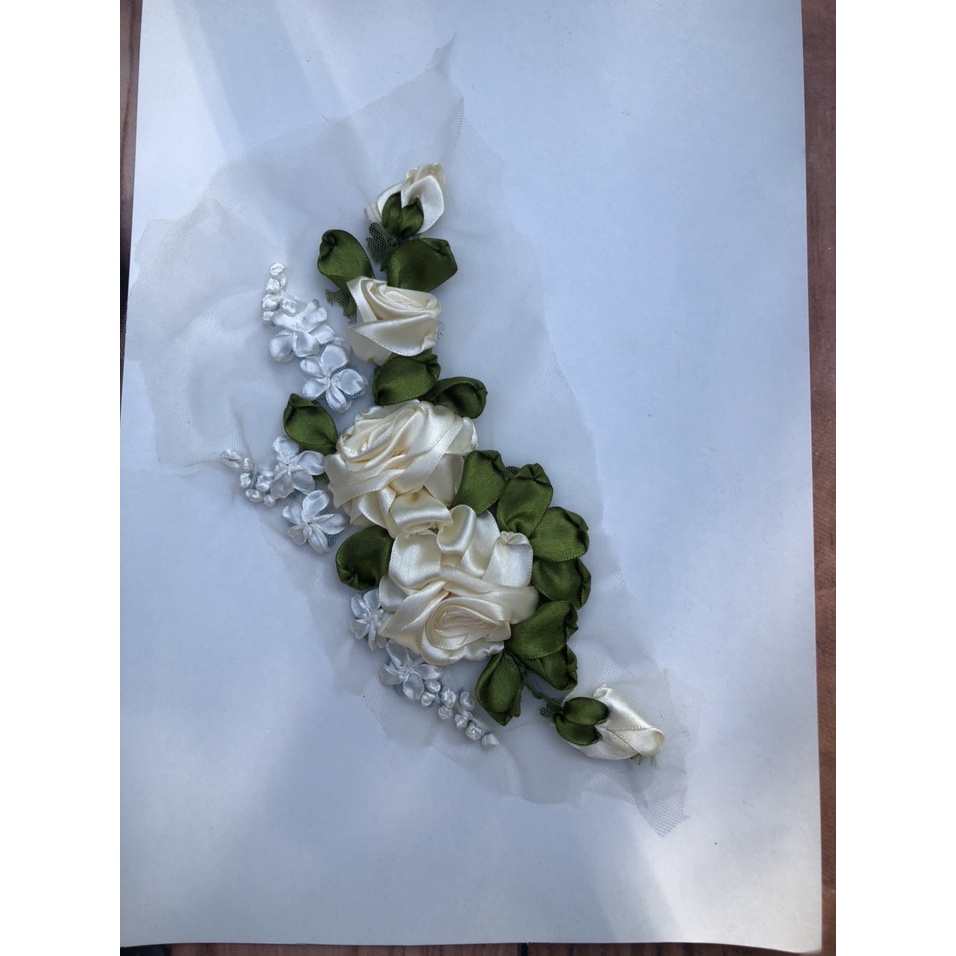 Hoa ruy băng 2 nhánh hoa hồng xinh xắn