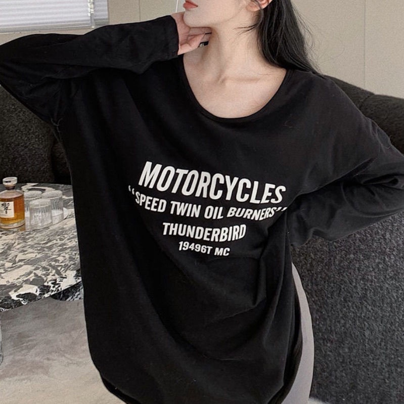 Áo thun COZOK tay dài dáng rộng xẻ tà in chữ phong cách Hàn Quốc