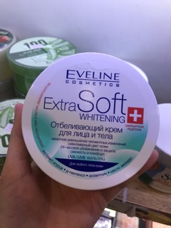 Dưỡng thể Eveline Extra Soft Whitening 200ml