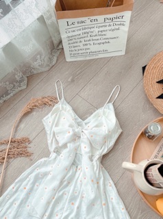 Váy midi trắng hoa cúc vàng