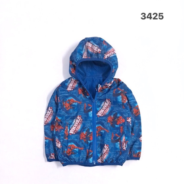 Khoác siêu nhân nhện